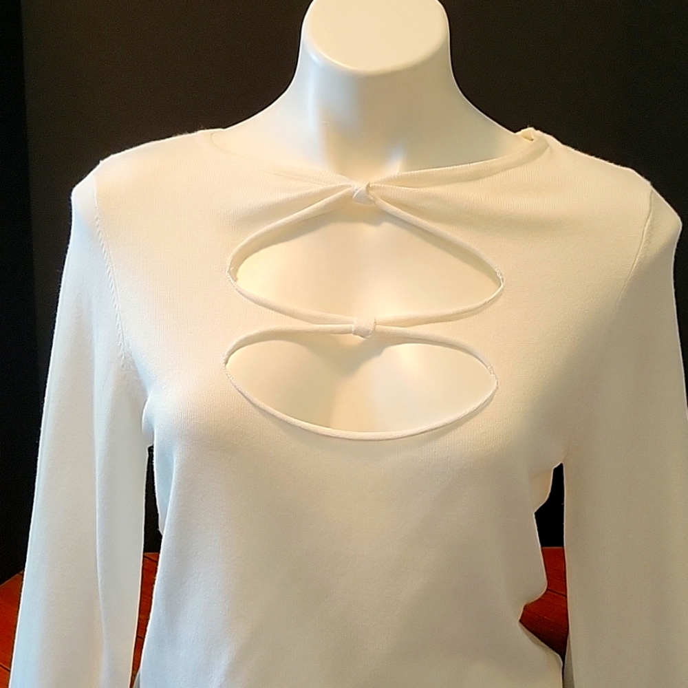Venus Cream Keyhole Sweater Size Medium (never worn)